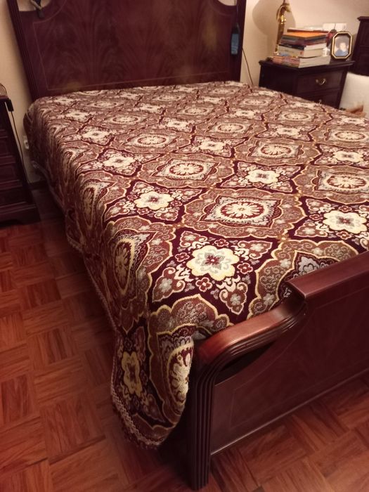 Colcha cobertor com franja em tons bordeau e amarelo