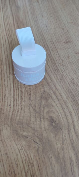 Kosmetyki, rzęsy, spinka, podkład