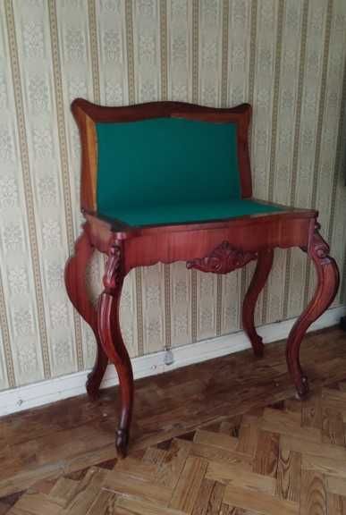 Mesa de jogo antiga dobrável em madeira maciça