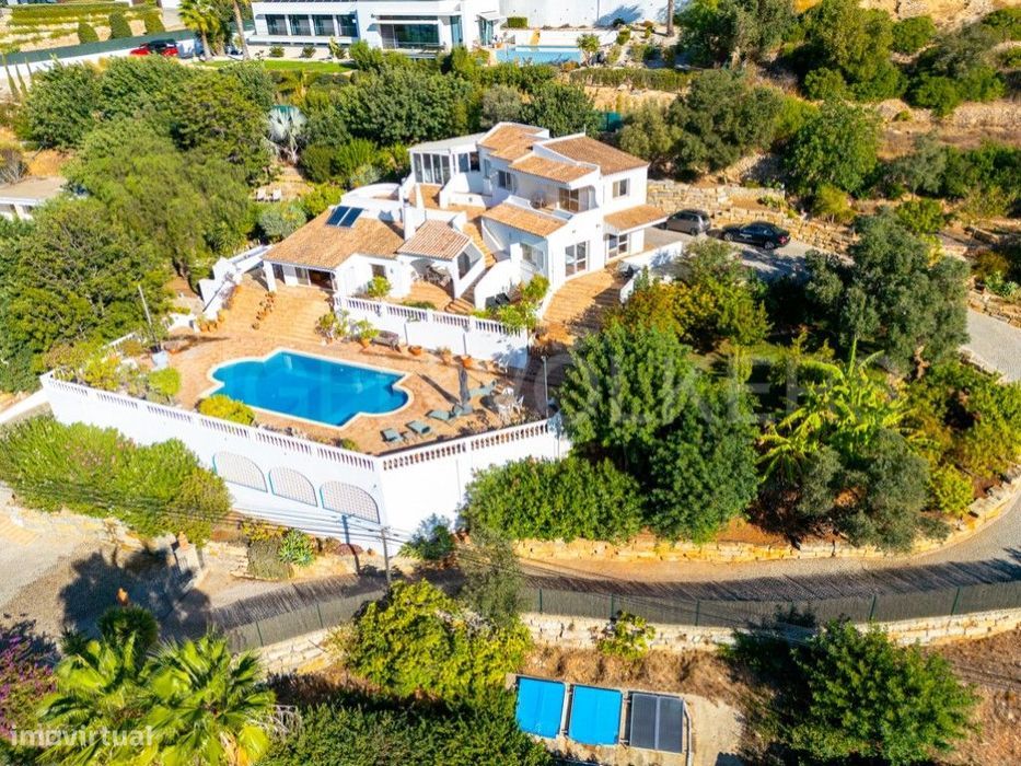 Villa com piscina e vista panorâmica em Santa Bárbara de Nexe
