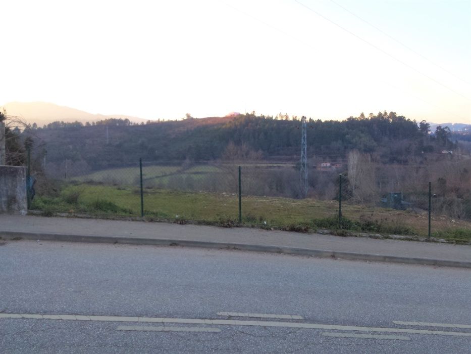 Vendo terreno com 4958m2 junto à Praia fluvial do Arco de Baúlhe