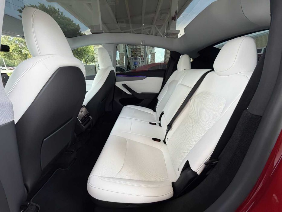 Tesla Model Y      2026
