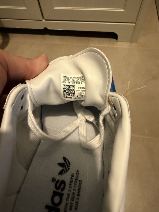 Adidas Samba modelo de mulher