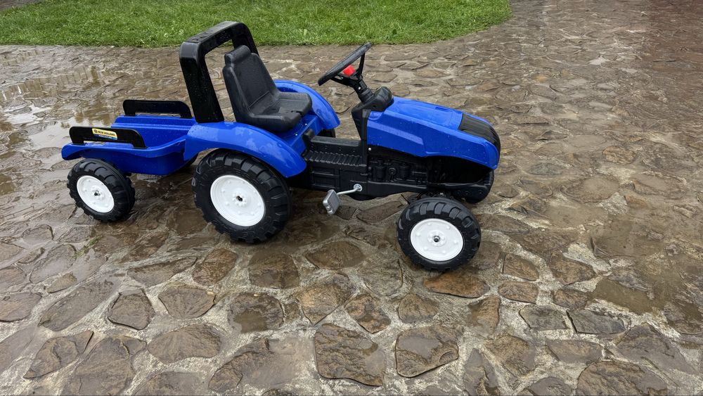 Продам трактор на педалях ( великий )