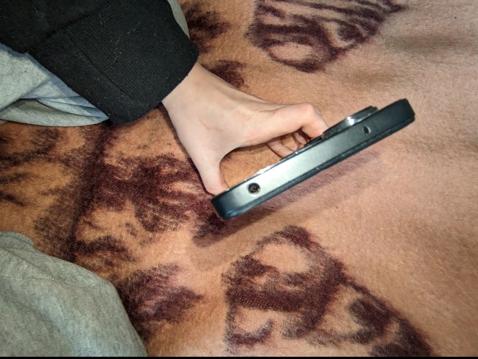 Телефон на запчасти Redmi 13 .