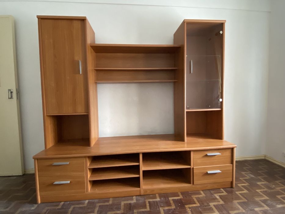 ** Desocupar - estante / armário de sala para TV **