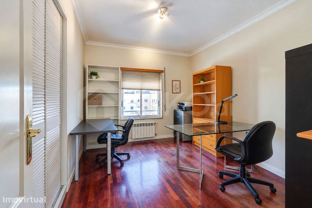 T4 com 209 m², vista 360º, sol todo o dia e garagem de 78 m² | Corroio