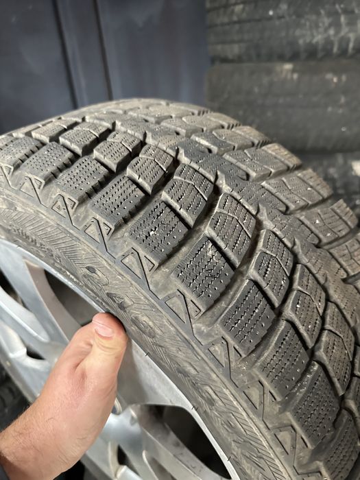 Продам шини 245 45 r17 зима