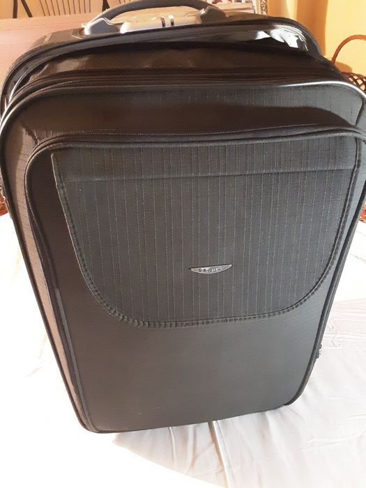 Валіза дорожня чорно-сіра, велика,4 відділення