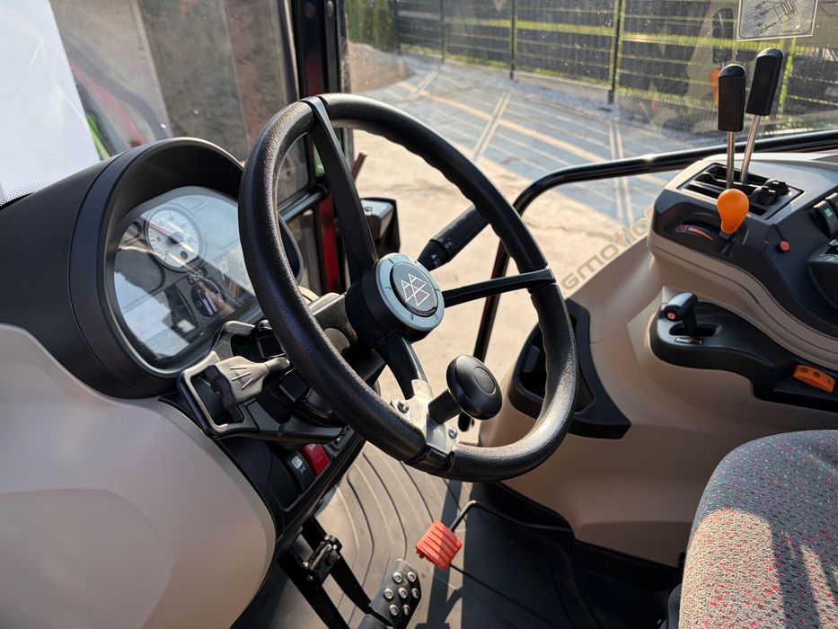 Massey Ferguson 5709M