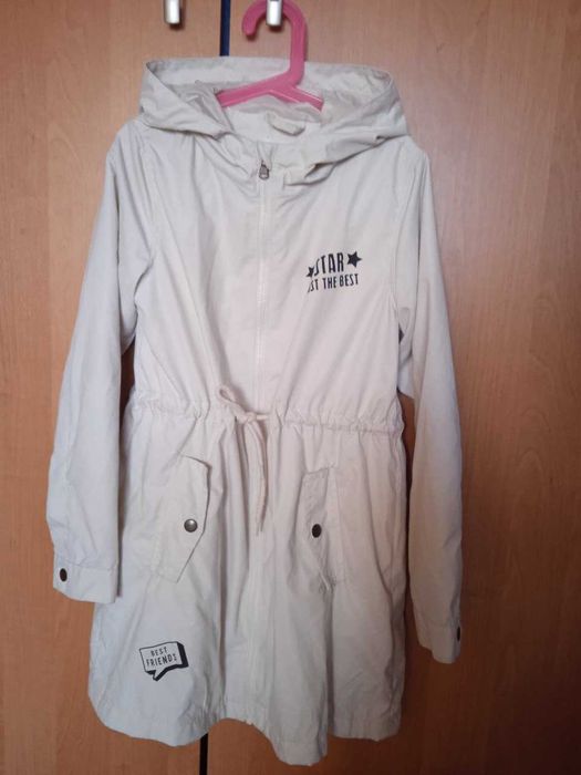 Плащик тонкий для дівчинки, на ріст 140-146 (10-11 років).
