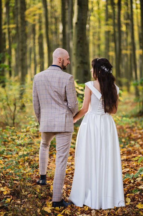 Suknia ślubna Vivien klasyczna z rozcięciem