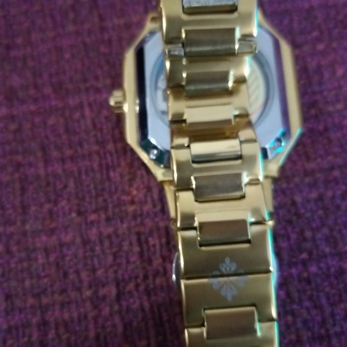 Relógio Dourado Preto