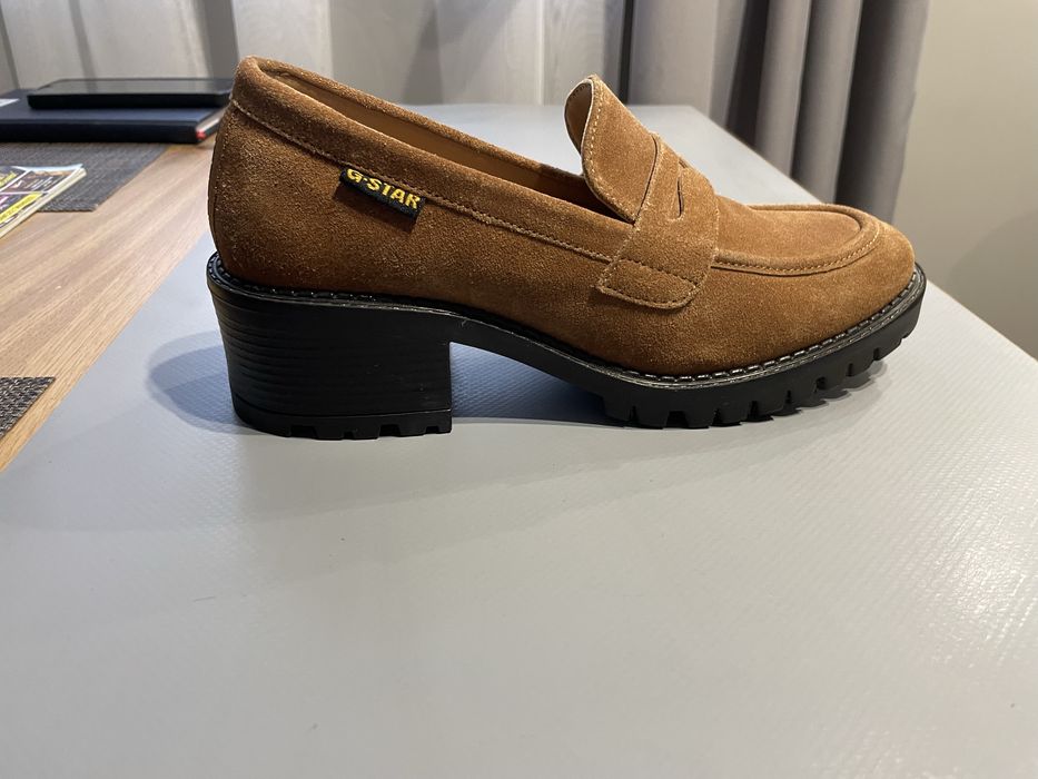Sprzedam loafersy z zamszowej skóry