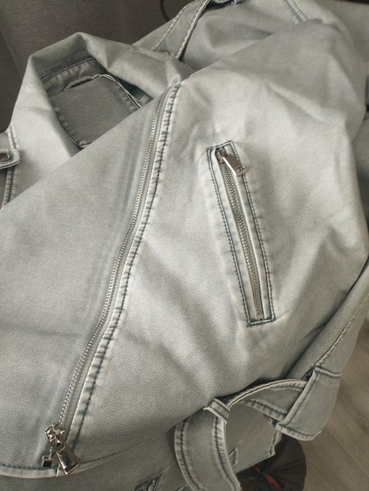 Жіноча стильна куртка