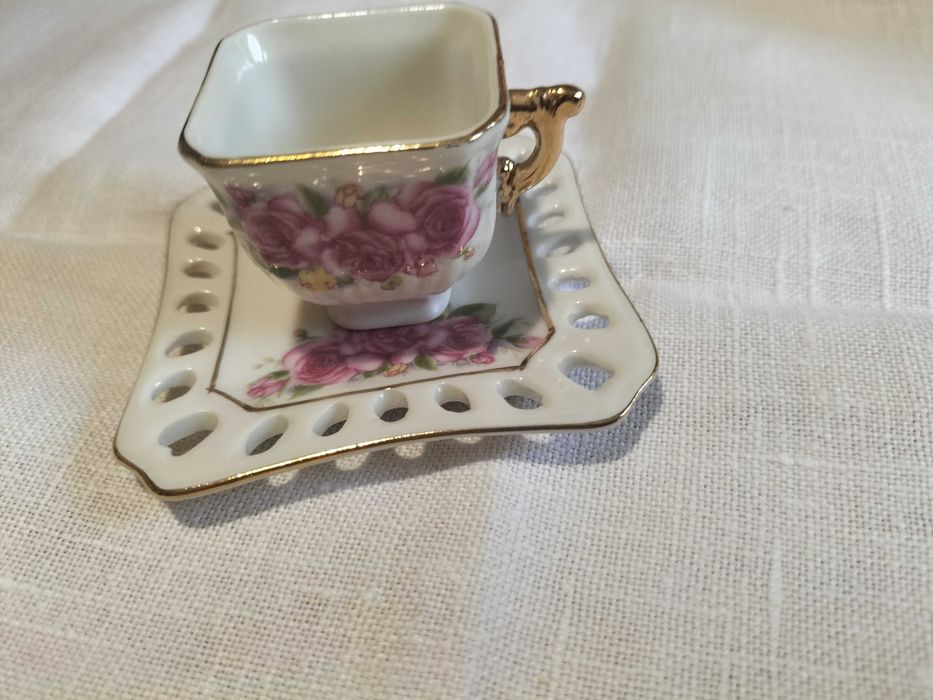 Miniaturowa filiżanka ze spodkiem, używane