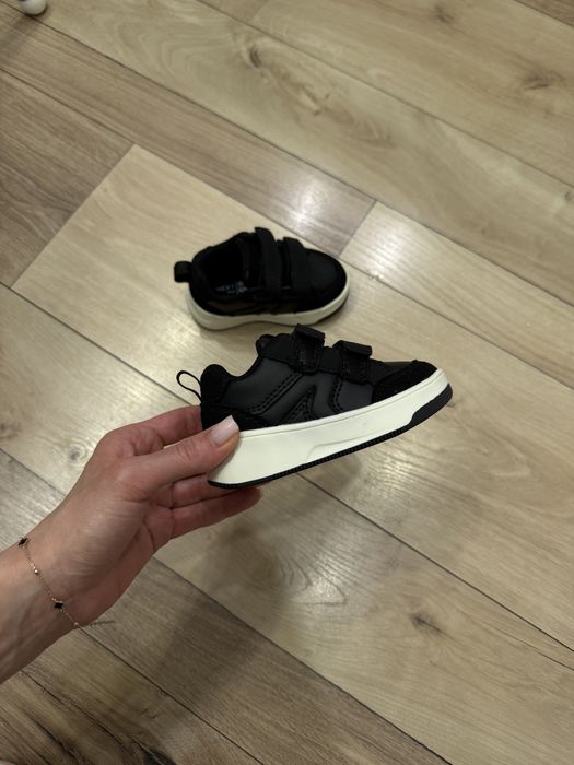 Дитячі кросівки від NEXT