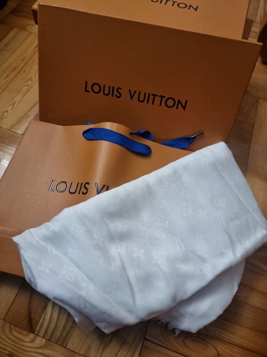 Szal Louis Vuitton.