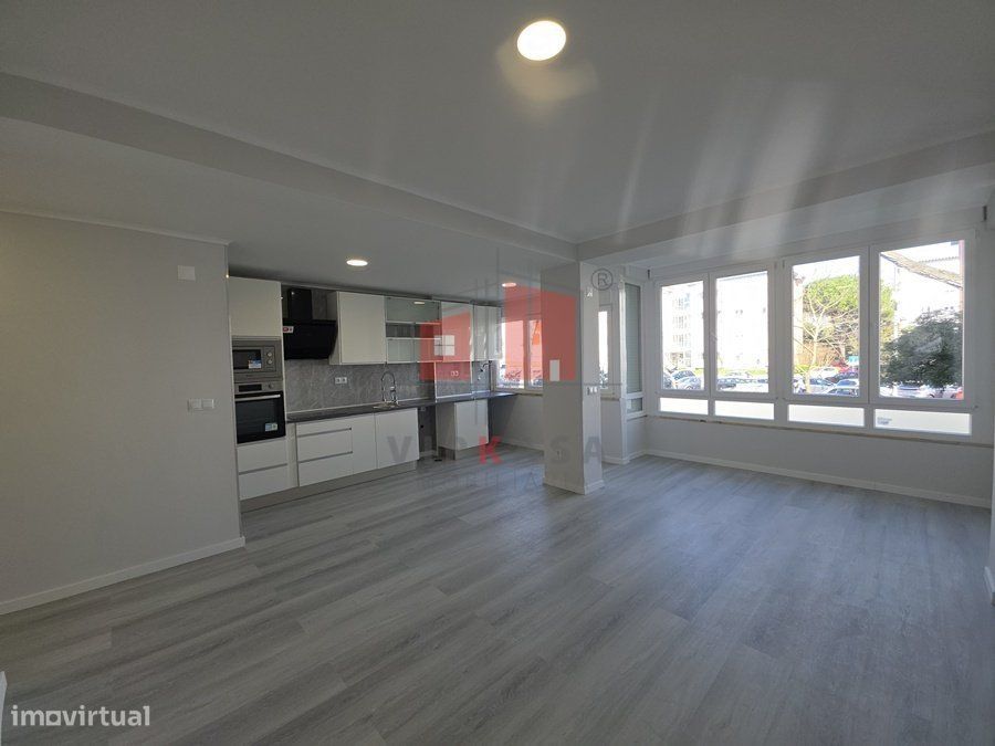 Apartamento T2 remodelado em Benfica