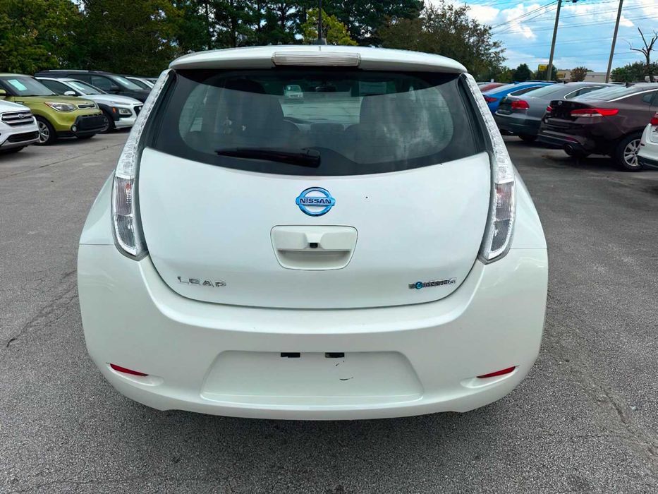 Nissan LEAF      2015