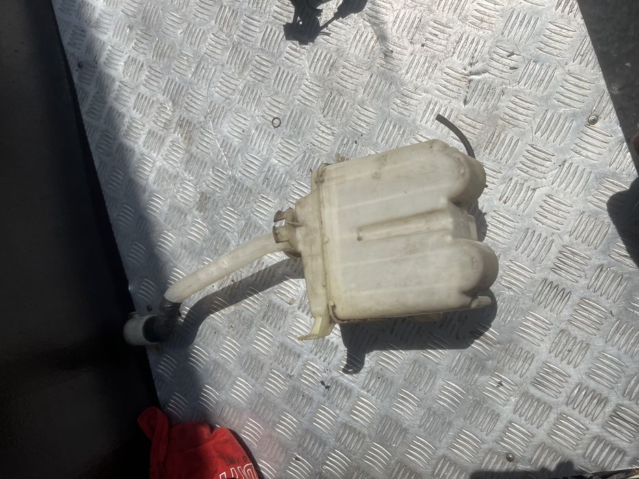 Бачок омывателя в сборе Toyota Isis Platana 2006