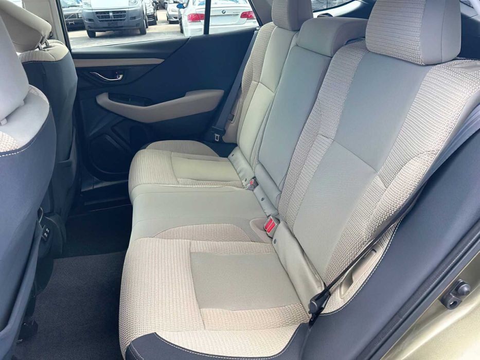 Subaru Outback Premium      2021