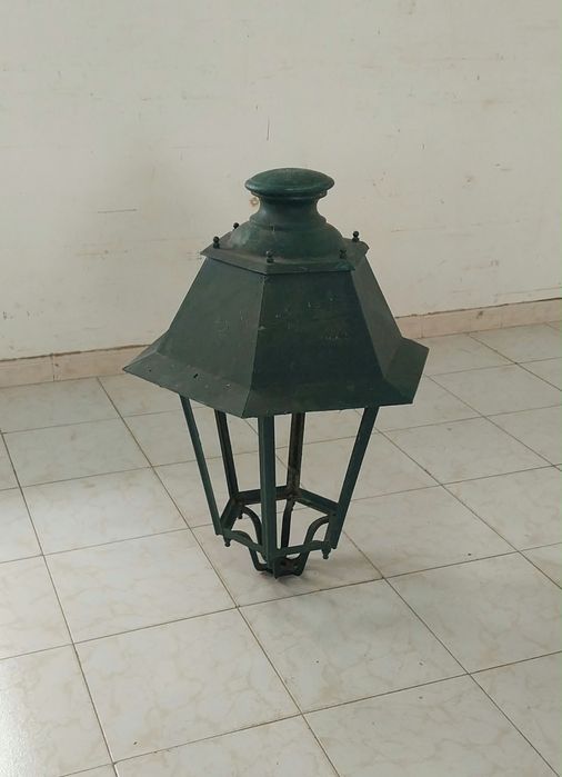 Antigo e Tradicional Par de Lanternas de Rua.