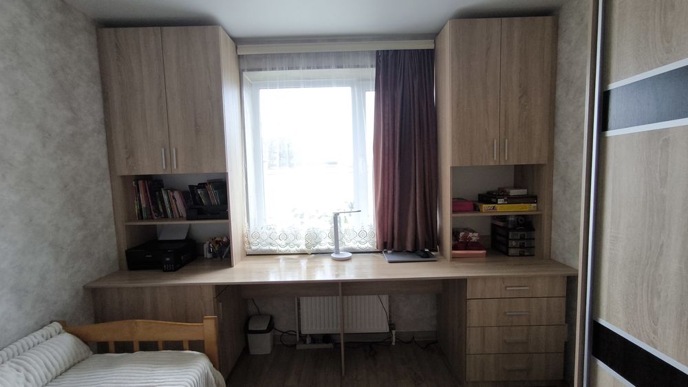 Продам супер стіл під вікно