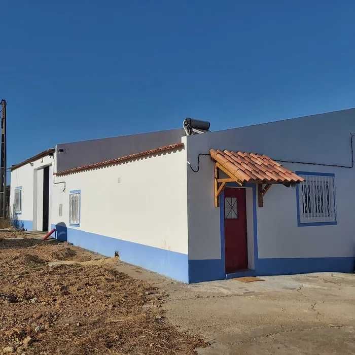 Arrenda-se casas, armazéns e terreno agrícola em Messejana