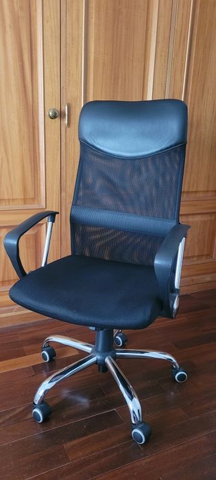 Cadeira de escritório da Staples