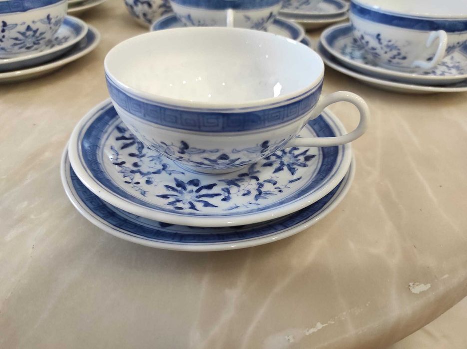 Jogo de xícaras e pires de cerâmica de Macau