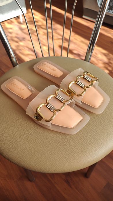 Klapki damskie z ozdobą Kamoa r39