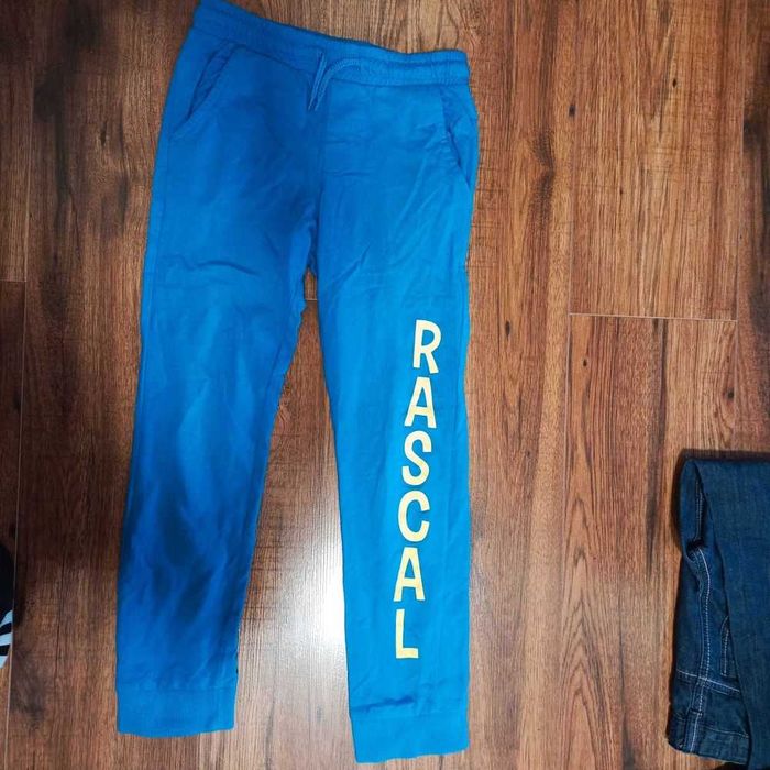 Spodnie dresowe dla chłopca r.128