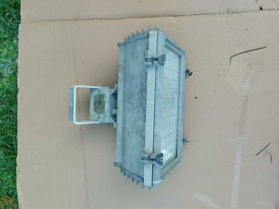 Halogen aluminiowy