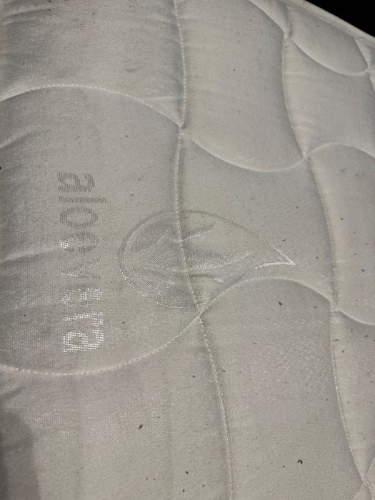 Colchão de cama Aloé Vera em bom estado