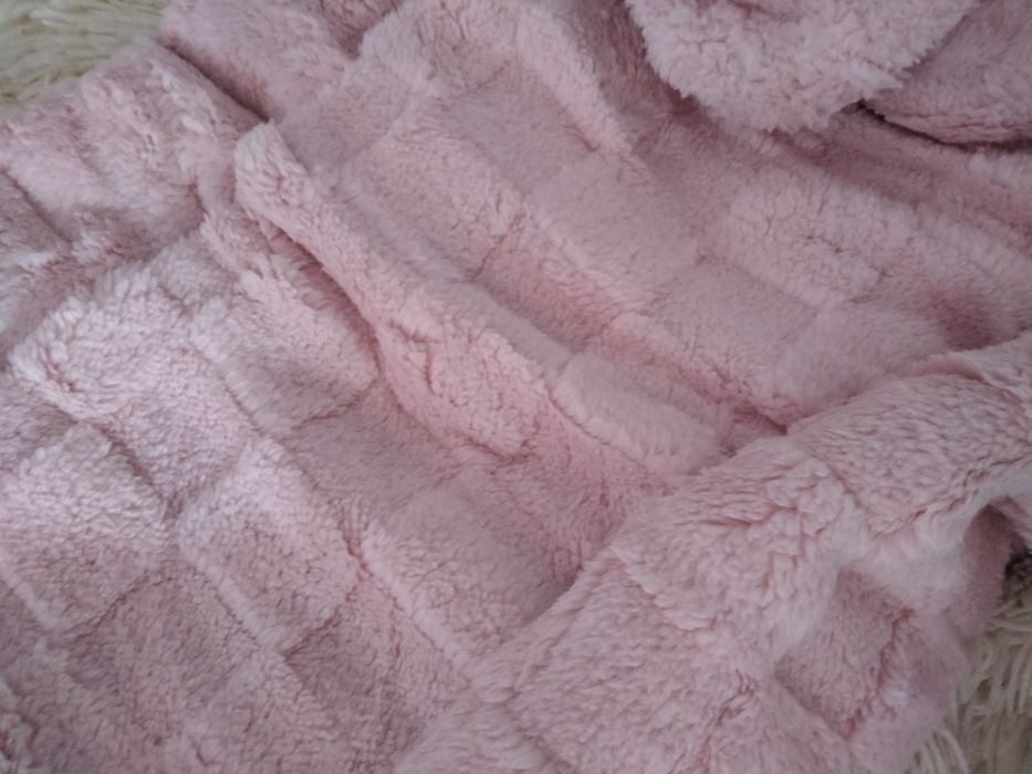 Плед 180x200 см розовый покрывало плюшевое двухспальное в сумке