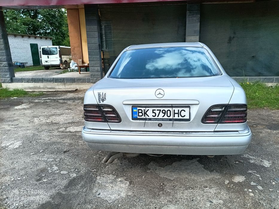 Продам автомобіль мерседес w210