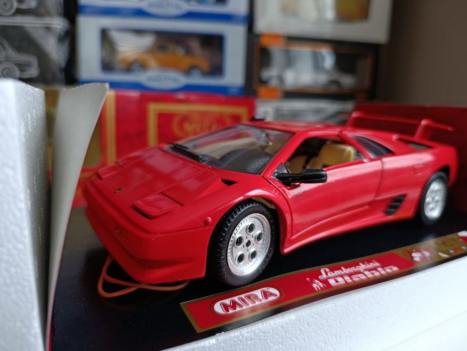 Модель 1.18 Lamborghini Diablo