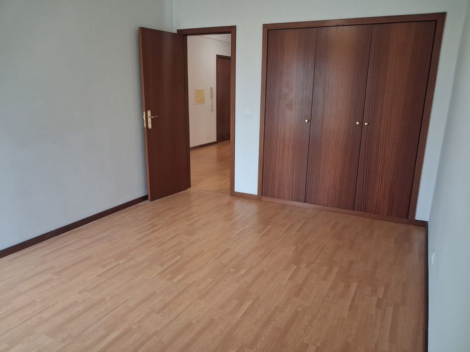 Apartamento T2 com lugar de garagem - Ermesinde