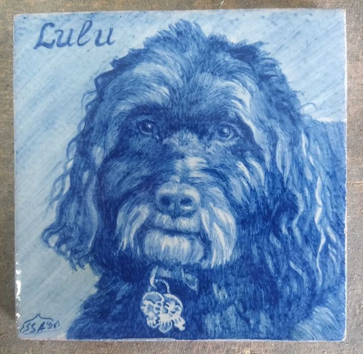 Azulejos pintados a mão. Retratos sobre cerâmica. Desenhos de animais.