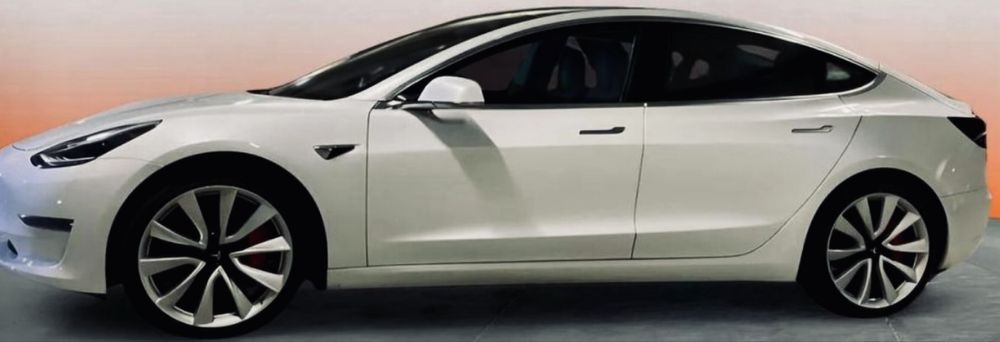 TESLA MODEL 3 STANDART RANGE PLUS  BRANCO PÉROLA