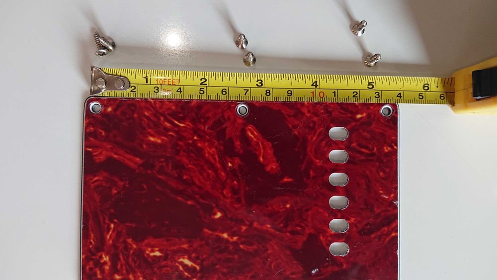 Продам задню кришку на стратокастер. Червона. .