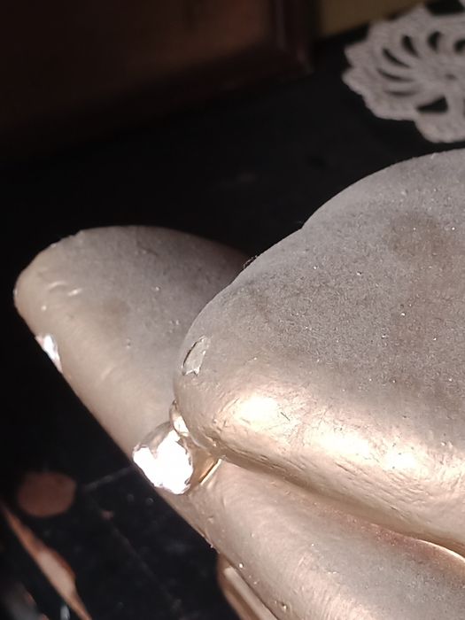 Estatueta feminina em gesso