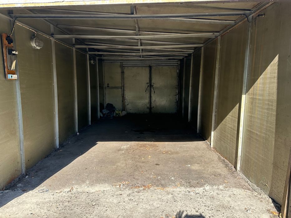 Гараж автомобільний