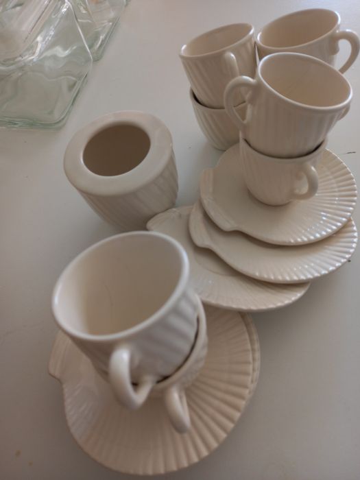 Conjuntos de chávenas de café e pires, BORDALO PINHEIRO