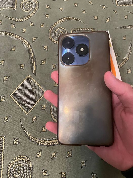 Продам Tecno Spark10 в хорошем состоянии