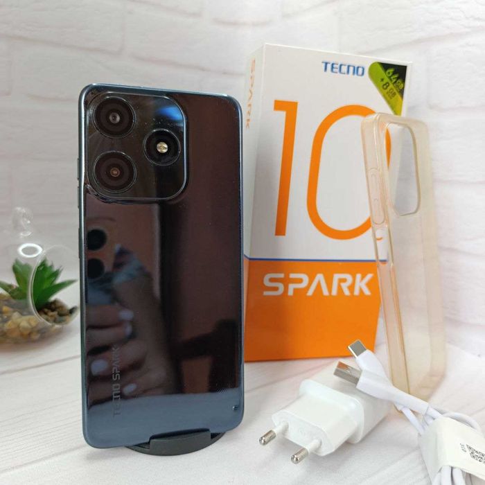 Продам телефон Tecno Spark 10C 4+4/64Gb NFC в гарному стані