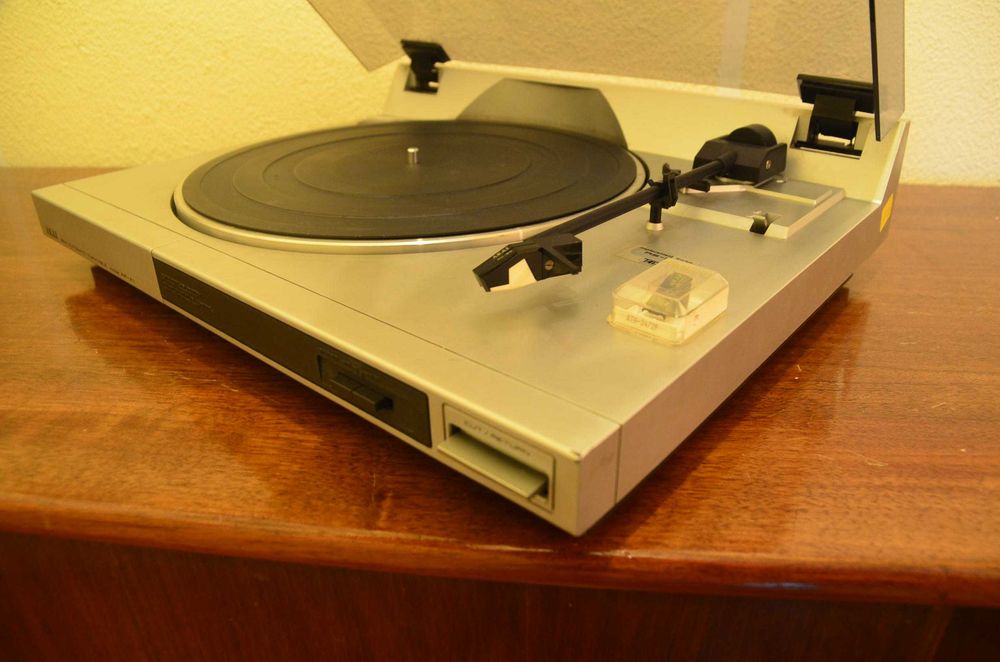 Gira Discos Akai AP-X1