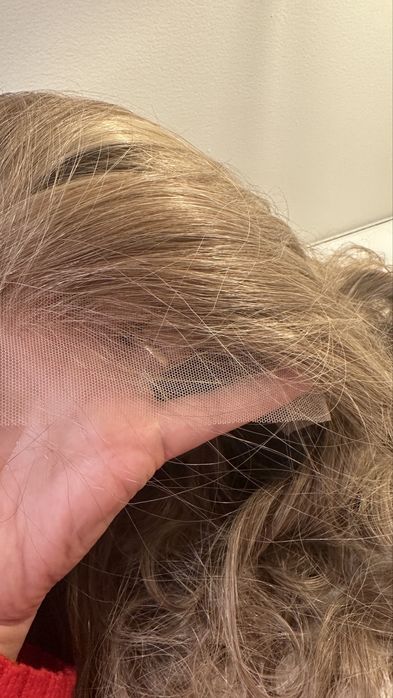 Peruca hair.