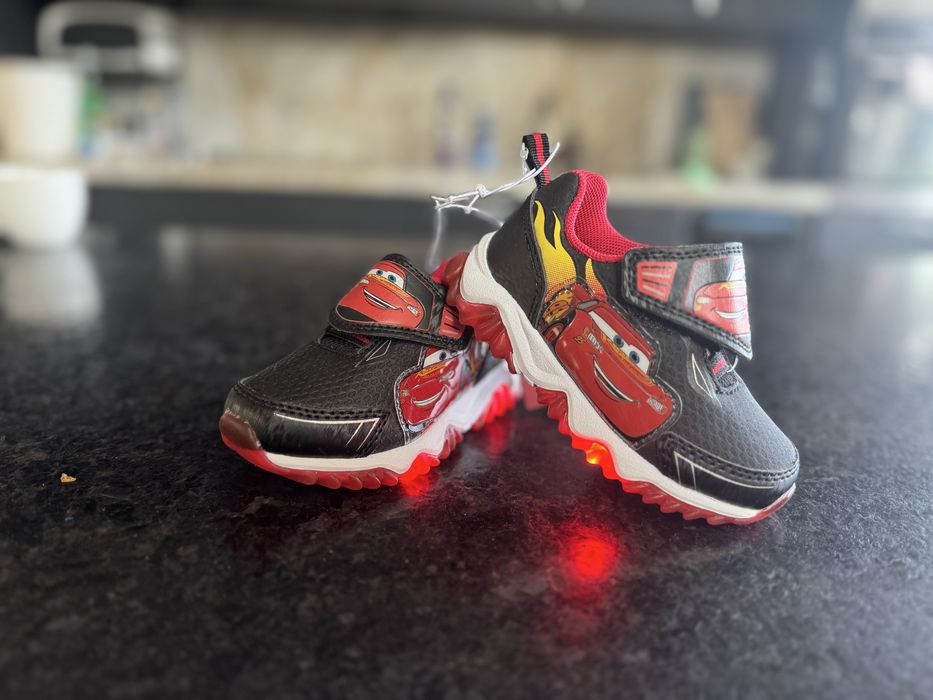 Buty dla dzieci Auta bajka Cars Świecące Nowe